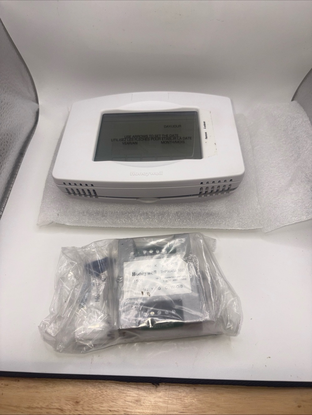 Honeywell TH8320ZW  Zwave With No Box